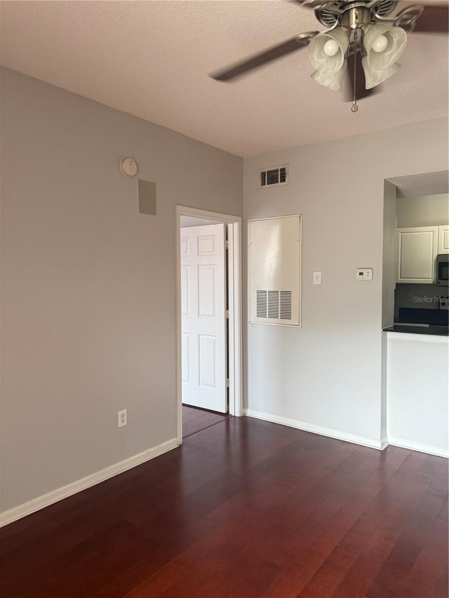 Image 7 of 9 For 2001 Tizewell Circle 1505