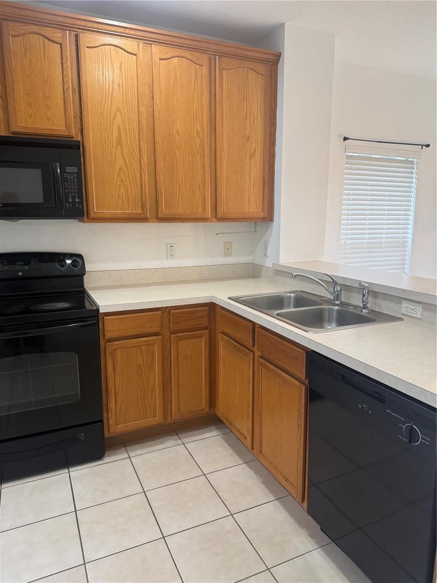 Image 4 of 7 For 3431 Wilshire Way Road 29