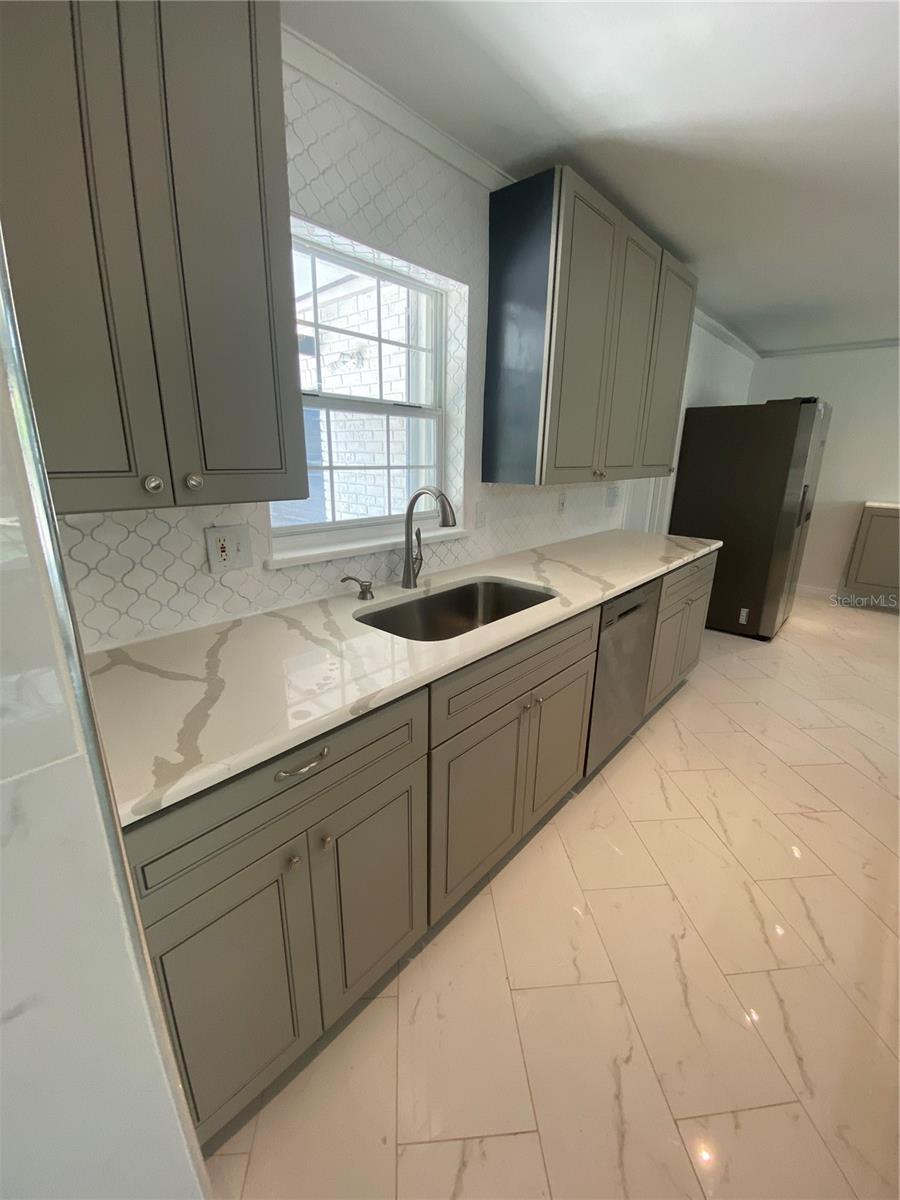Image 14 of 60 For 3823 Bainbridge Avenue