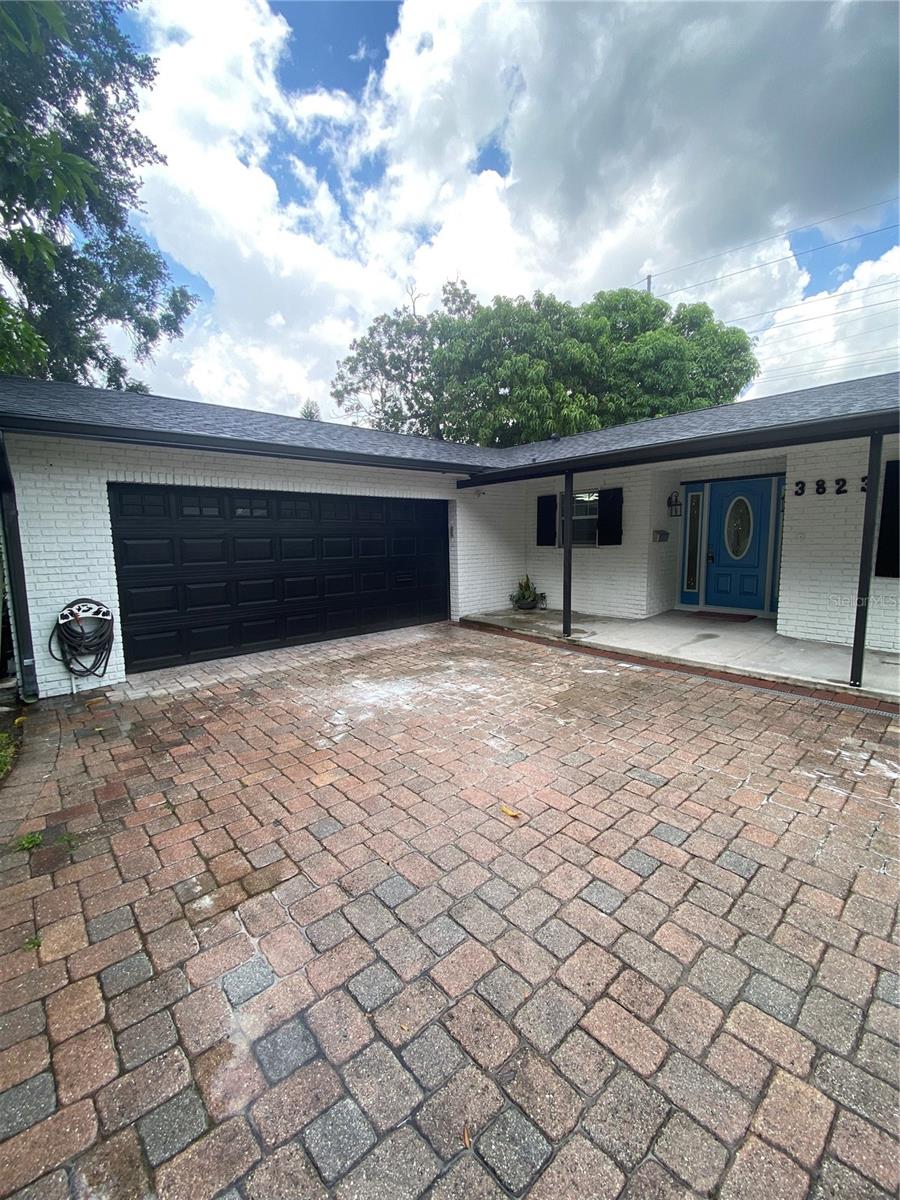 Image 3 of 60 For 3823 Bainbridge Avenue