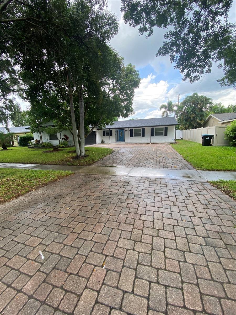 Image 4 of 60 For 3823 Bainbridge Avenue