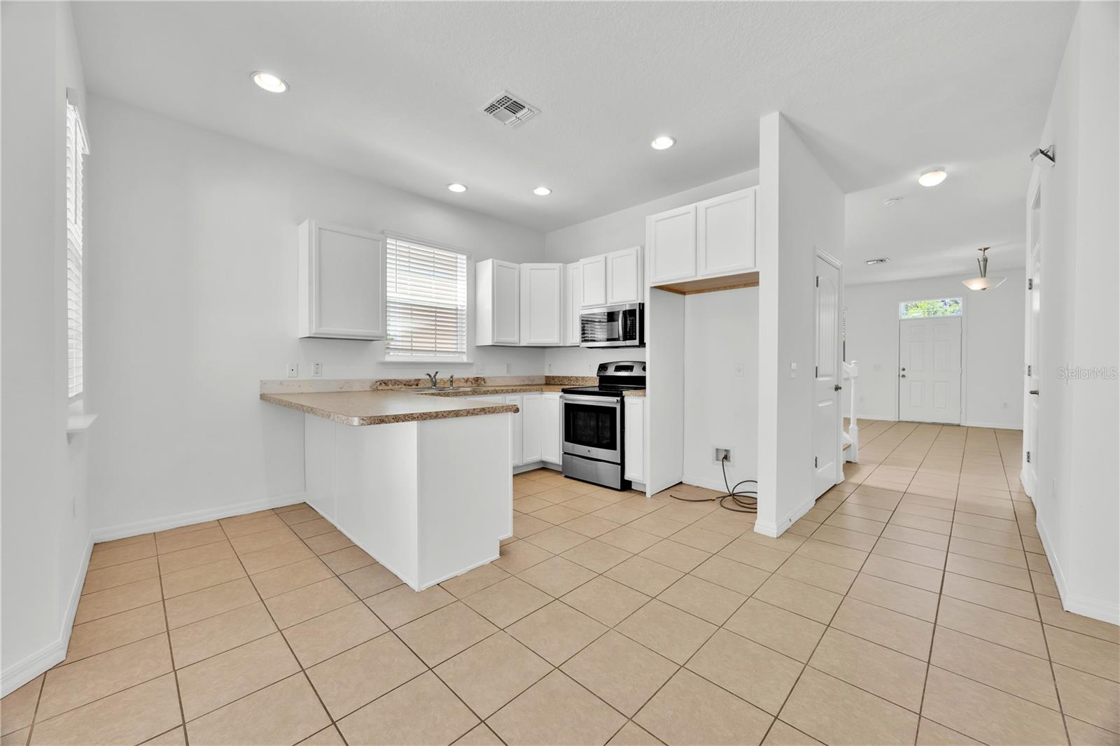 Image 11 of 28 For 923 Sumner Street