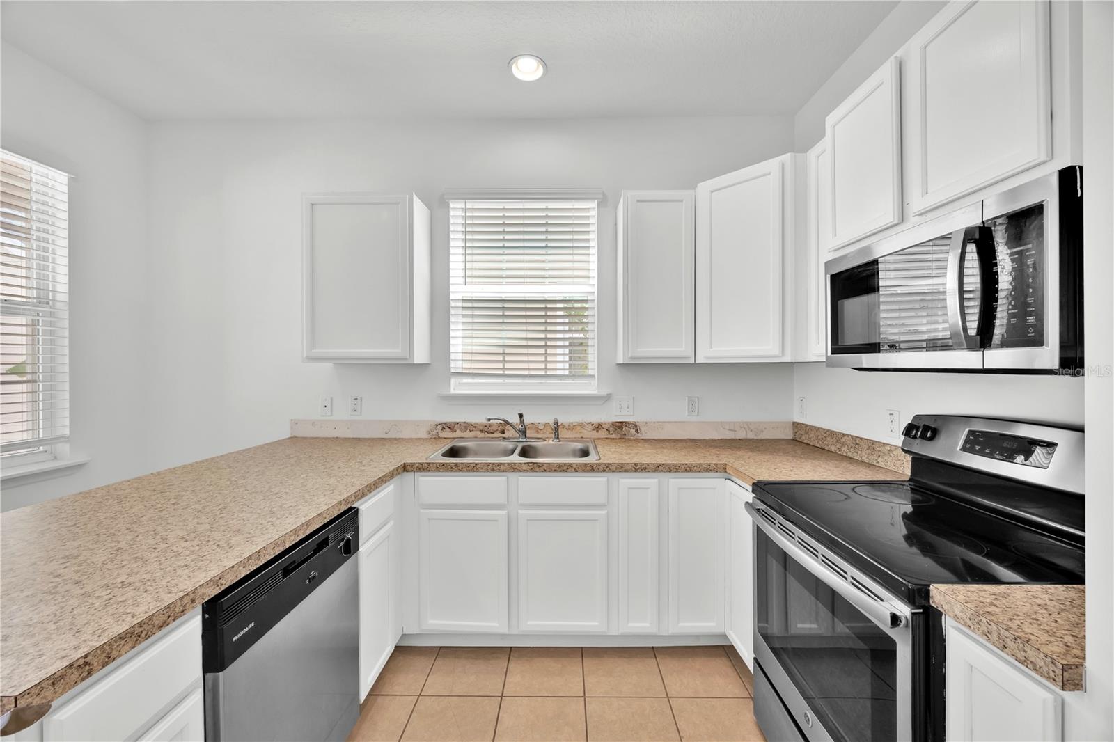 Image 12 of 28 For 923 Sumner Street