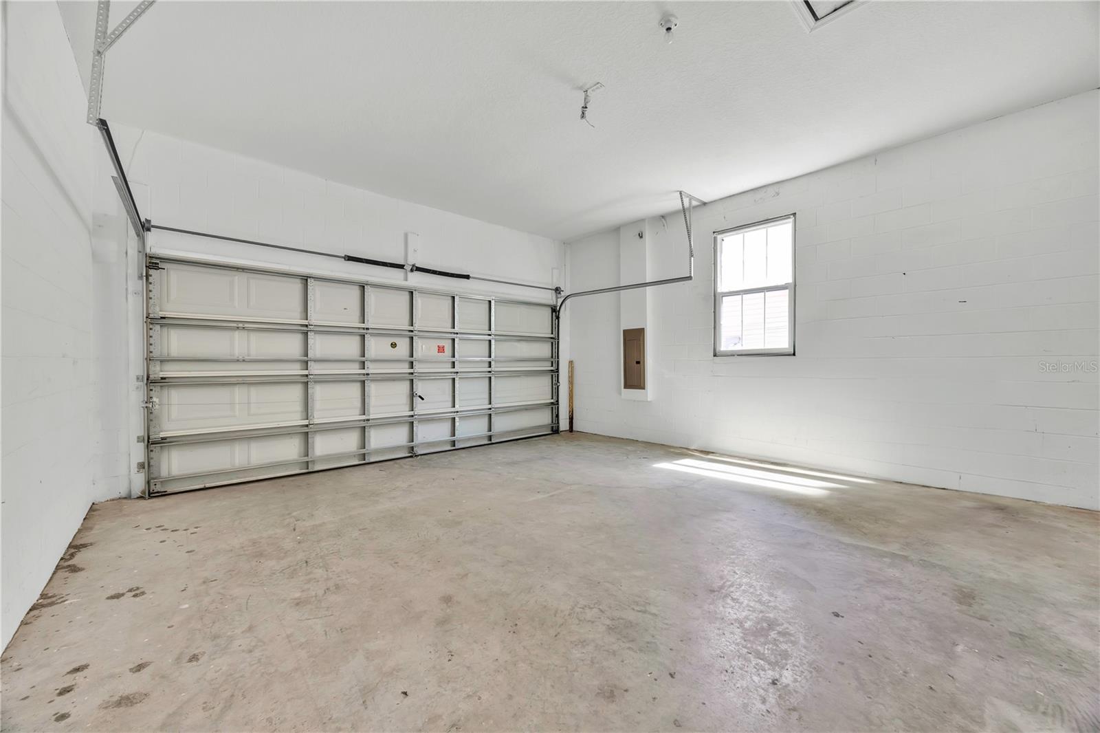 Image 15 of 28 For 923 Sumner Street