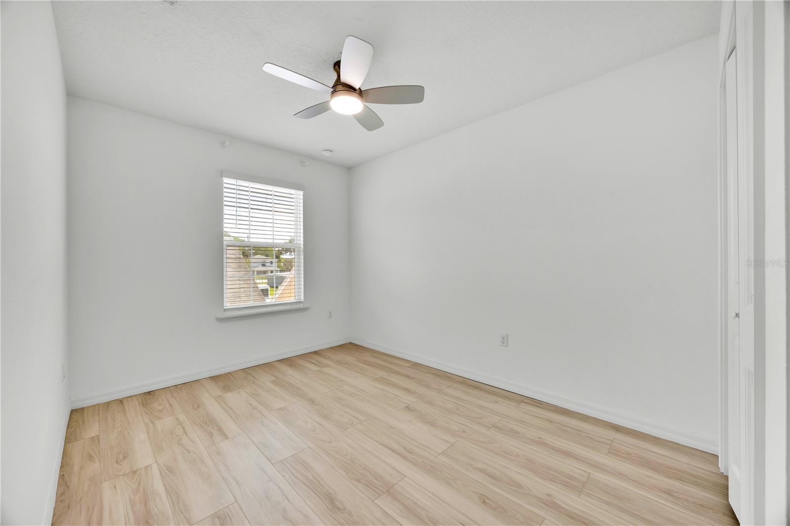 Image 17 of 28 For 923 Sumner Street
