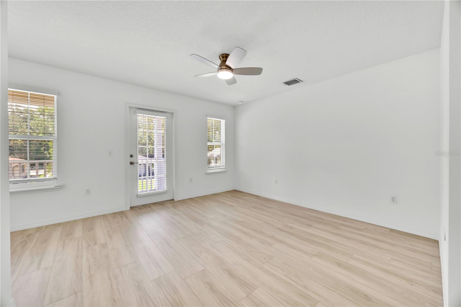 Image 20 of 28 For 923 Sumner Street