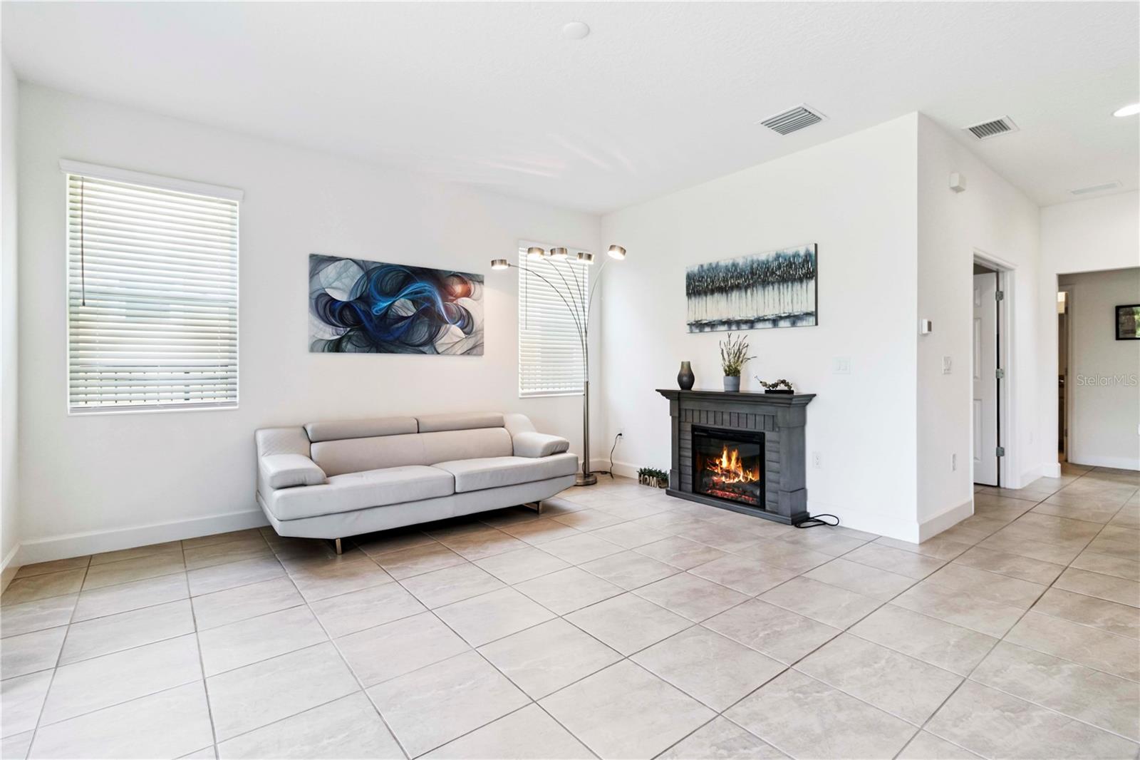 Image 11 of 40 For 5653 Del Coronado Drive