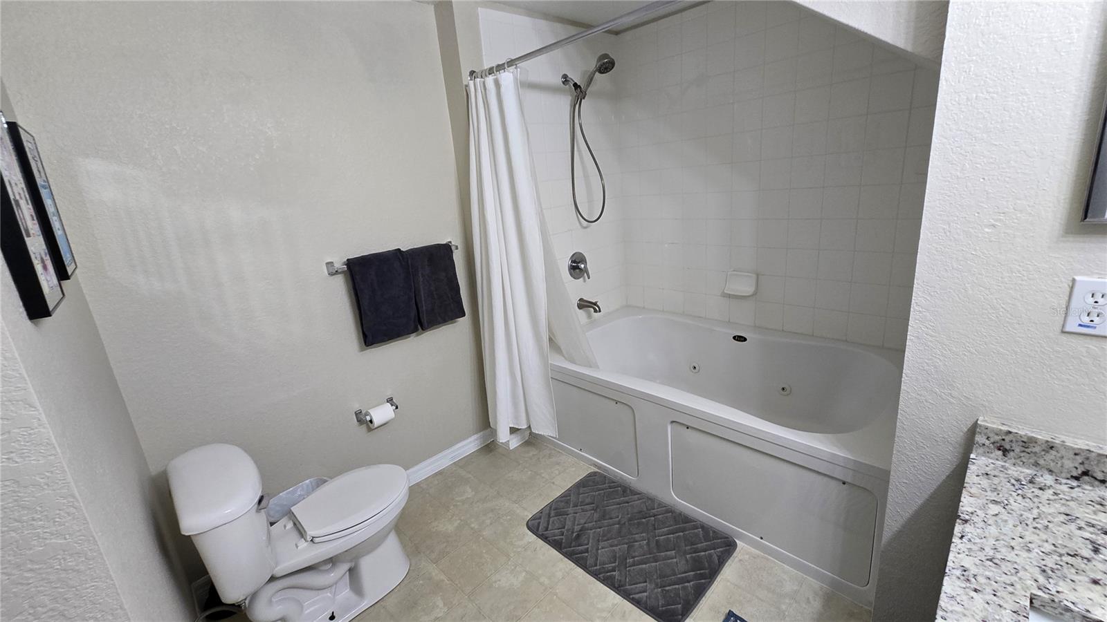 Image 11 of 19 For 2602 Lodi Circle 104
