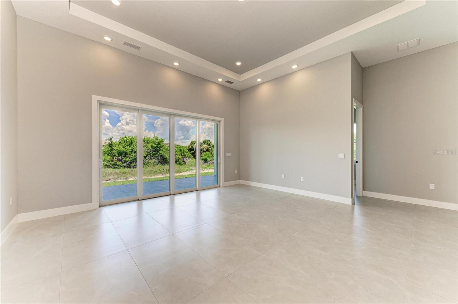 Image 33 of 54 For 8147 Tracy Circle
