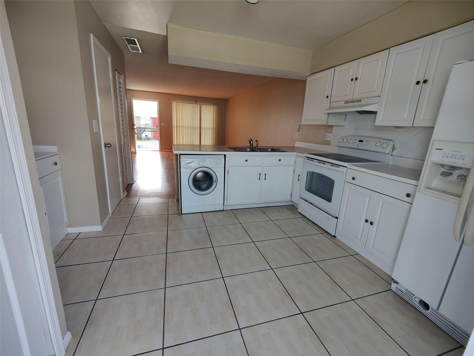 Image 3 of 30 For 1880 Caralee Boulevard 3