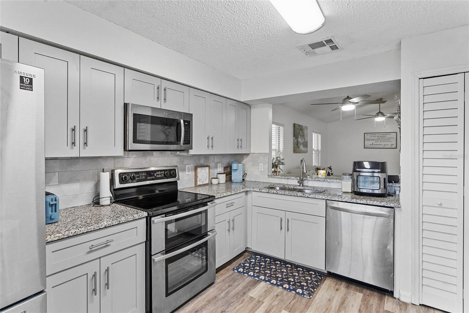 Image 4 of 34 For 1612 Chatham Circle
