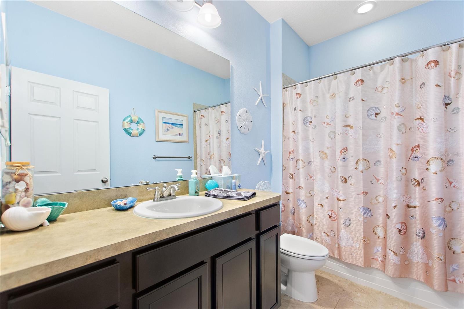 Image 22 of 57 For 525 Gunston Ct