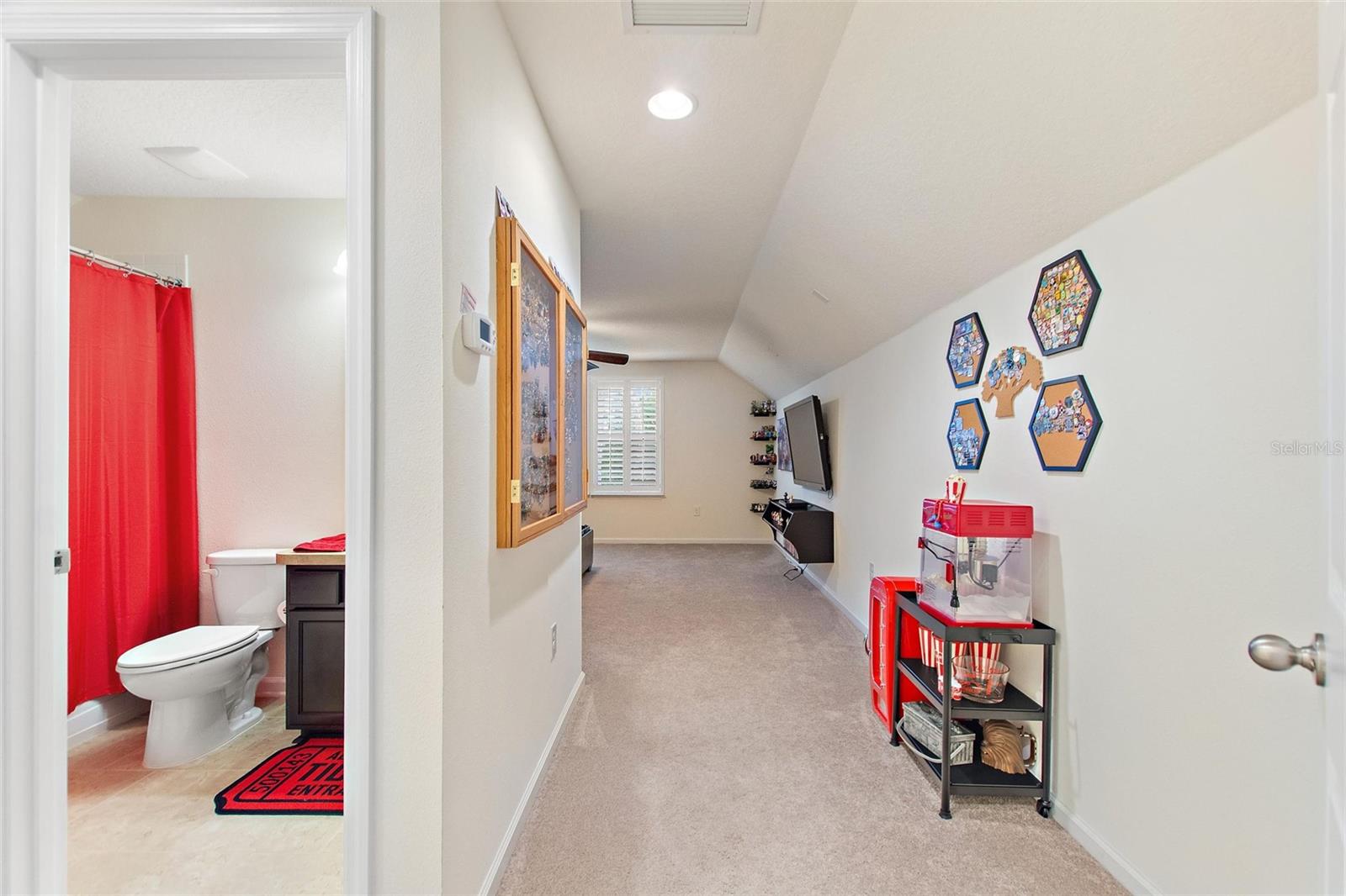 Image 25 of 57 For 525 Gunston Ct
