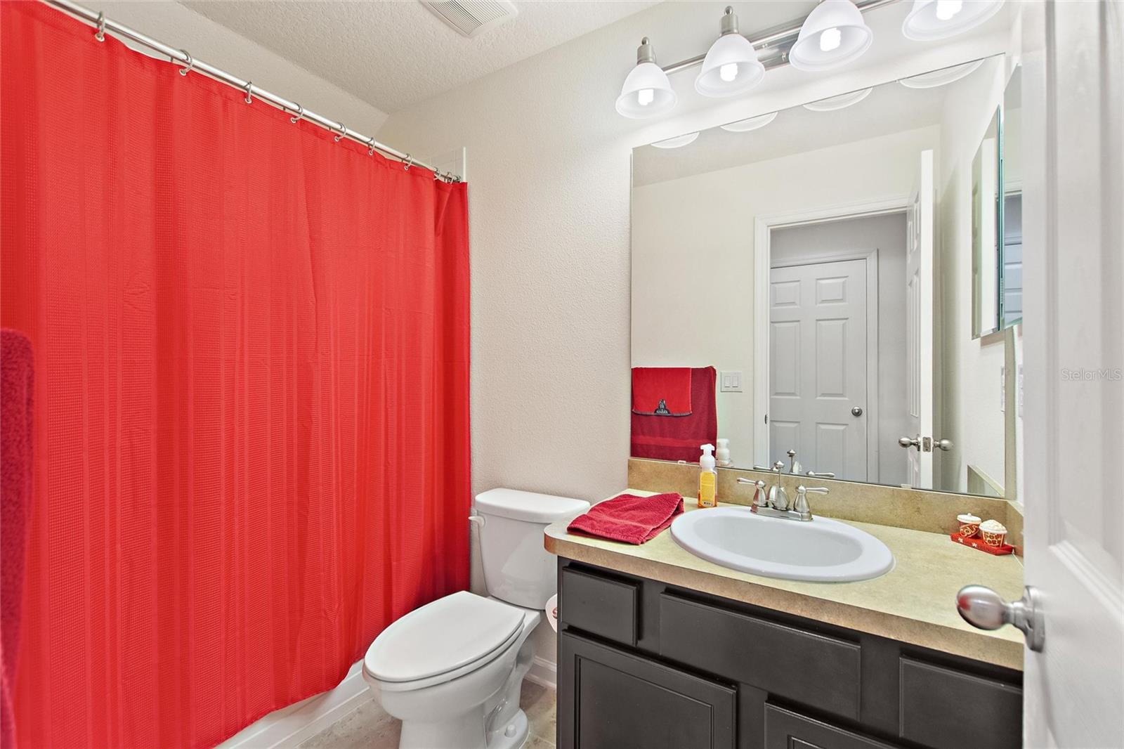 Image 26 of 57 For 525 Gunston Ct
