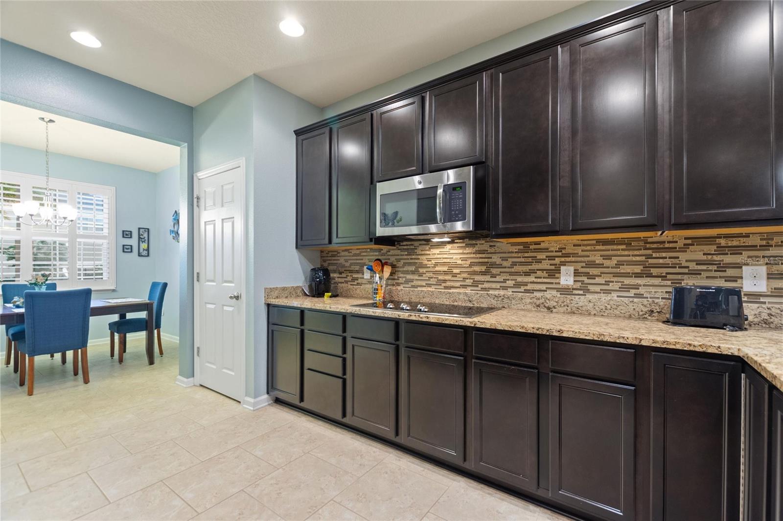 Image 7 of 57 For 525 Gunston Ct