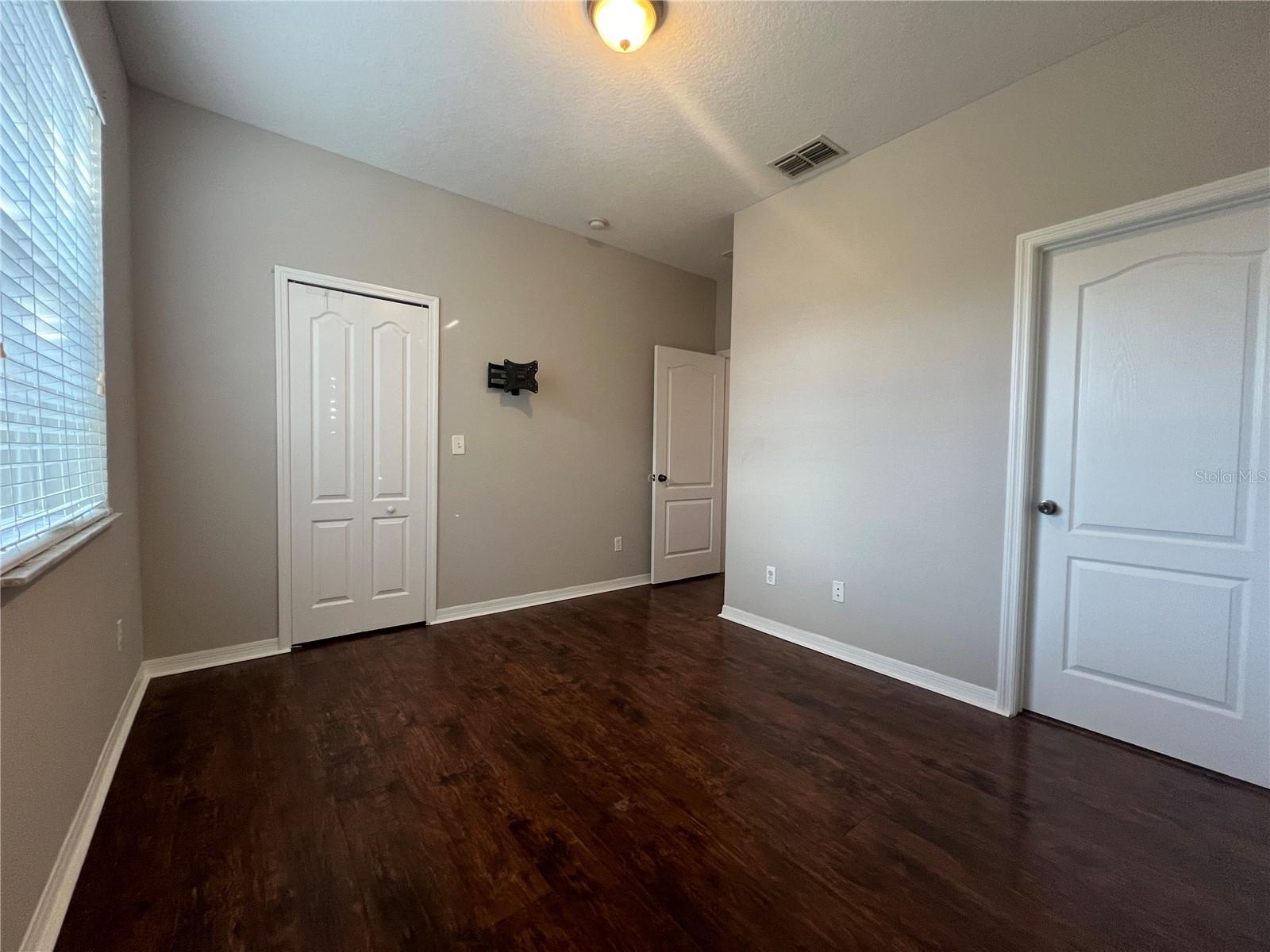 Image 4 of 8 For 10962 Savannah Wood Drive 151
