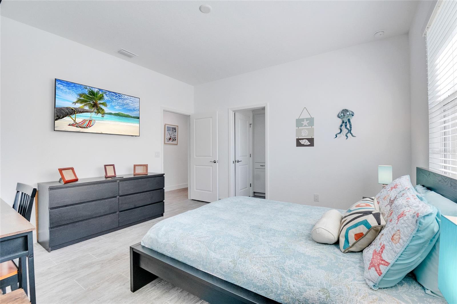 Image 20 of 67 For 879 Margaritaville Avenue