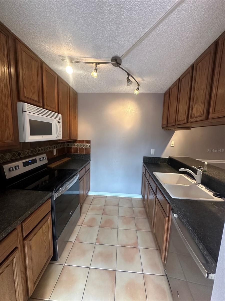 Image 8 of 29 For 5252 Brook Court 240