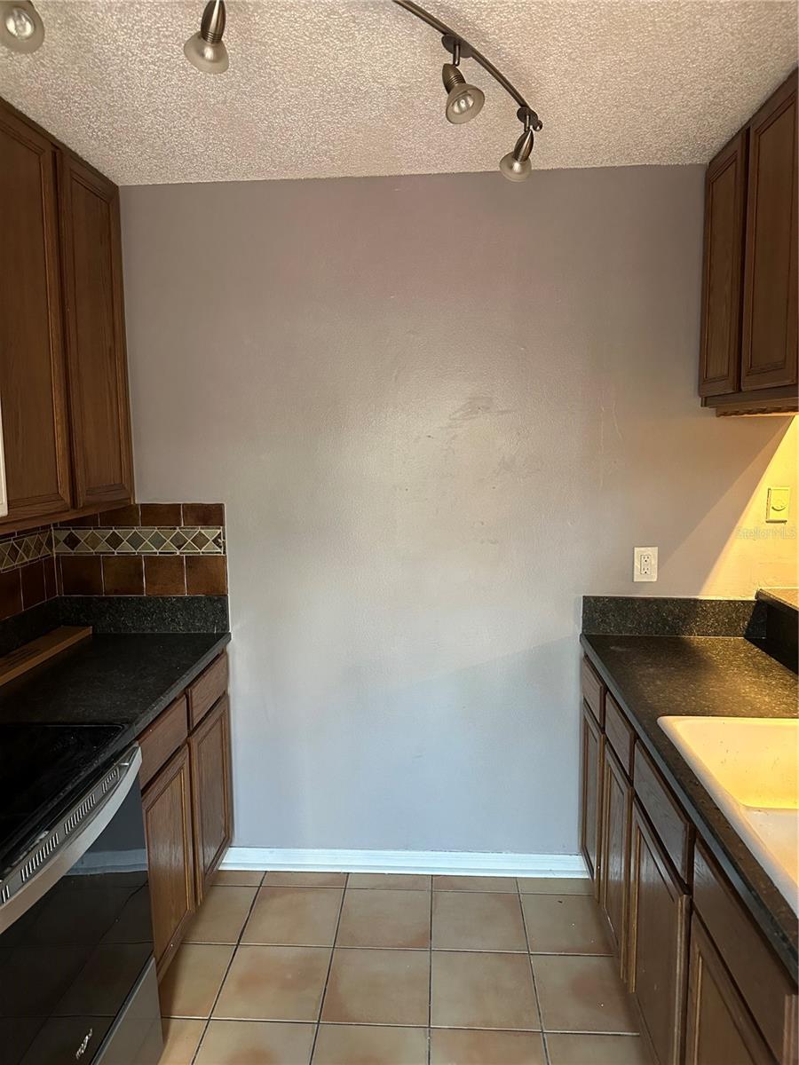 Image 9 of 29 For 5252 Brook Court 240