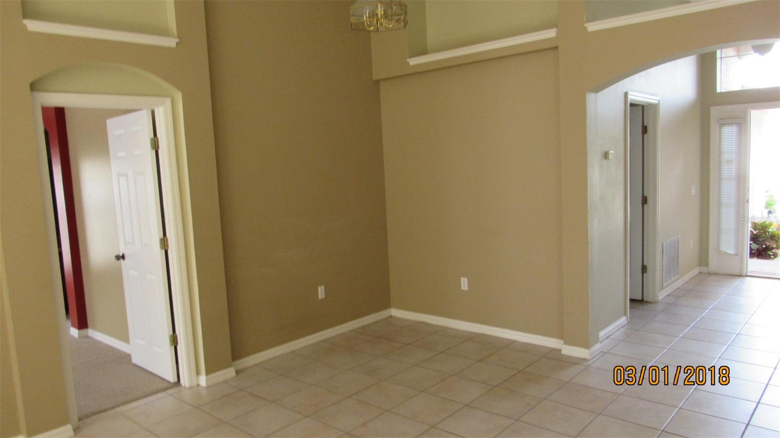 Image 4 of 9 For 185 Thornbury Drive