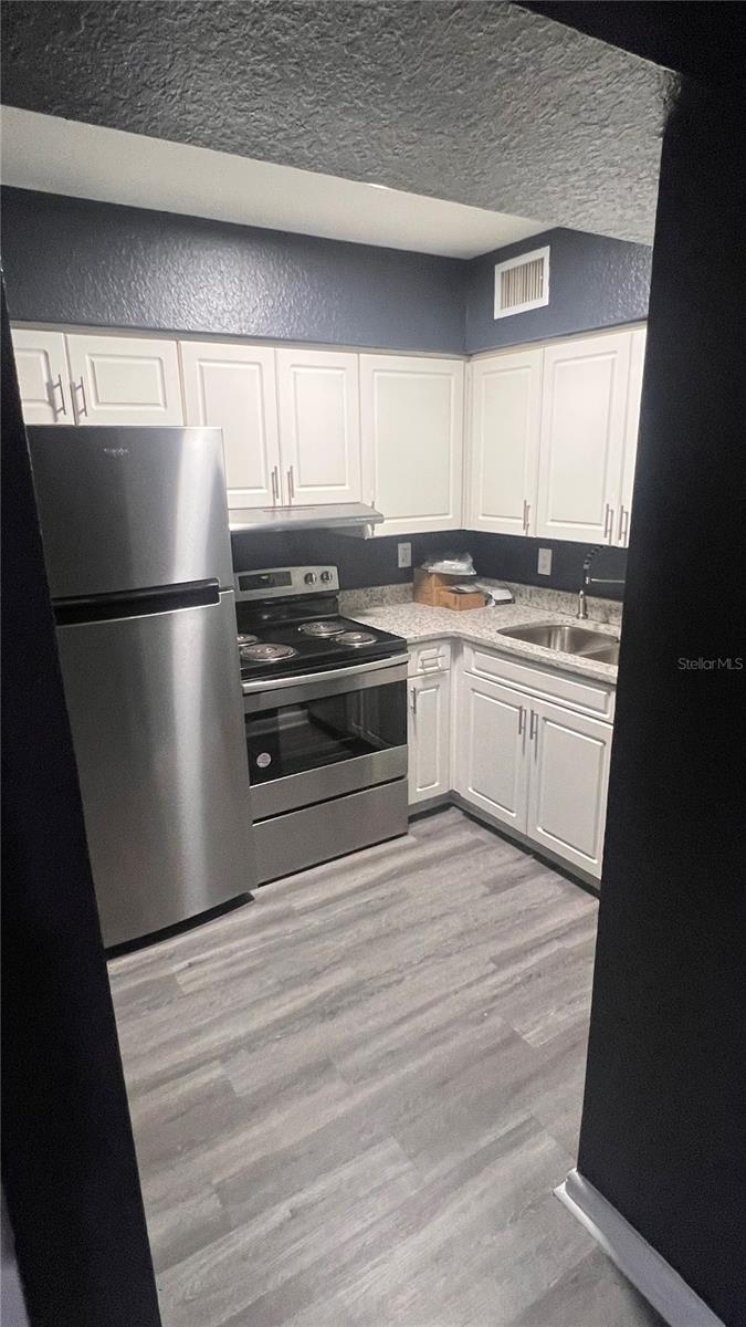 Image 3 of 8 For 748 Wyman Court 748
