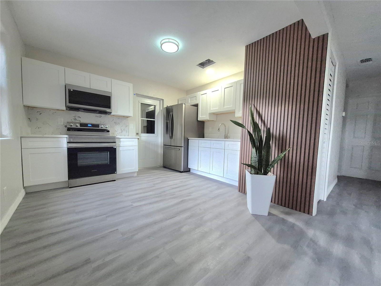 Image 3 of 24 For 618 Aurora Street