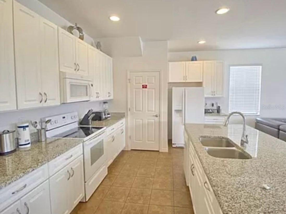 Image 2 of 25 For 2653 Rosemont Circle
