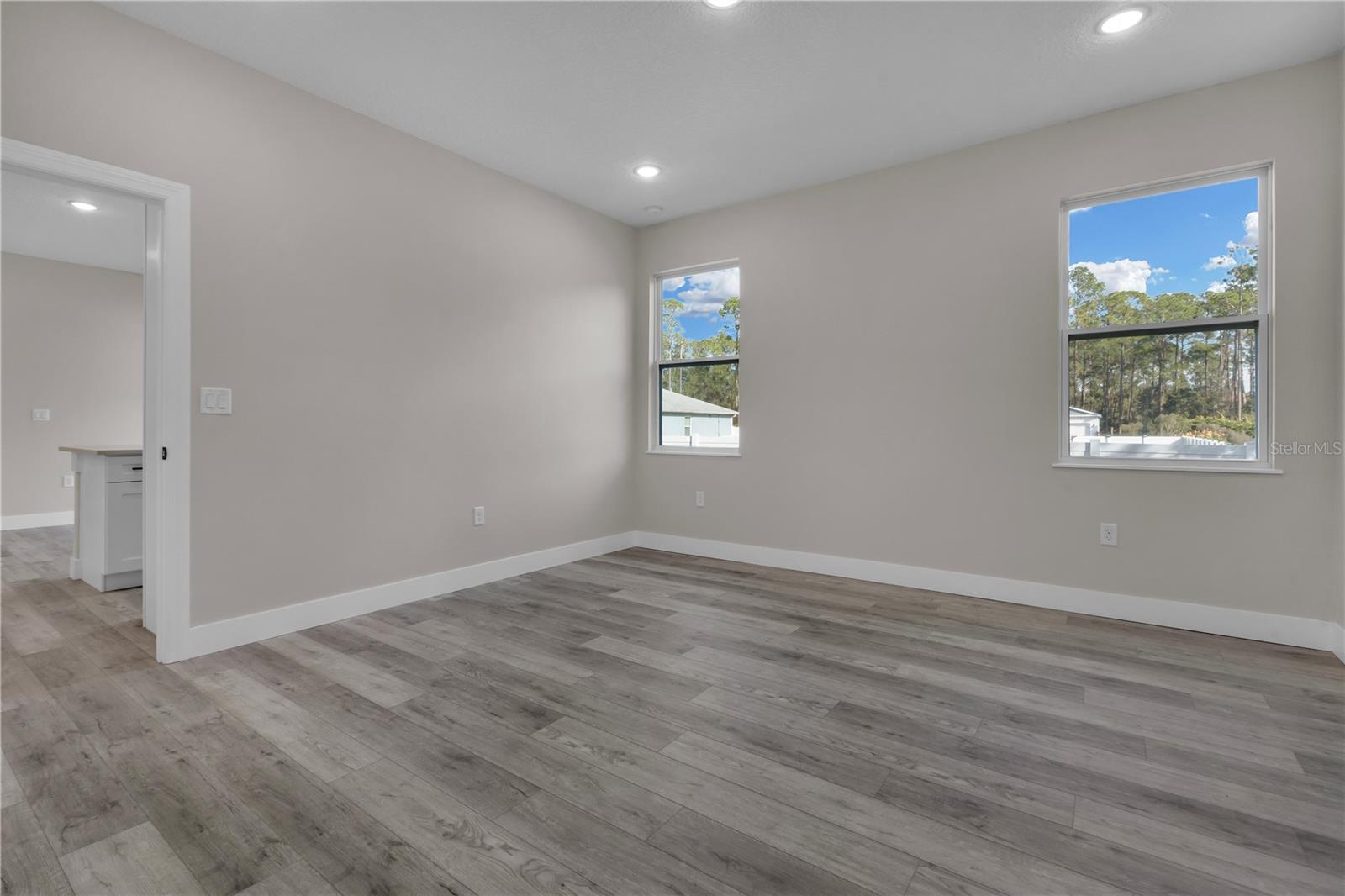 Image 11 of 21 For 1341 East Parkway