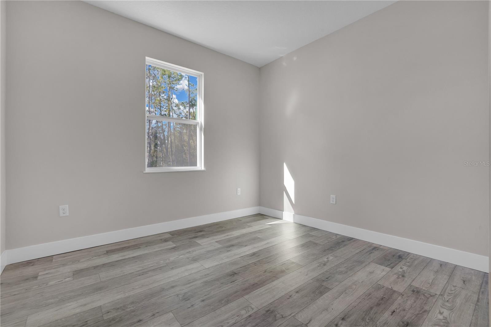Image 15 of 21 For 1341 East Parkway
