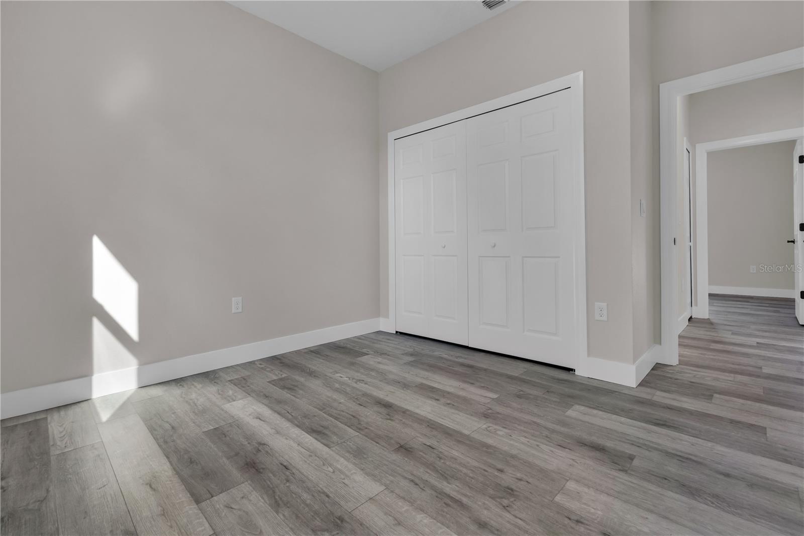 Image 16 of 21 For 1341 East Parkway