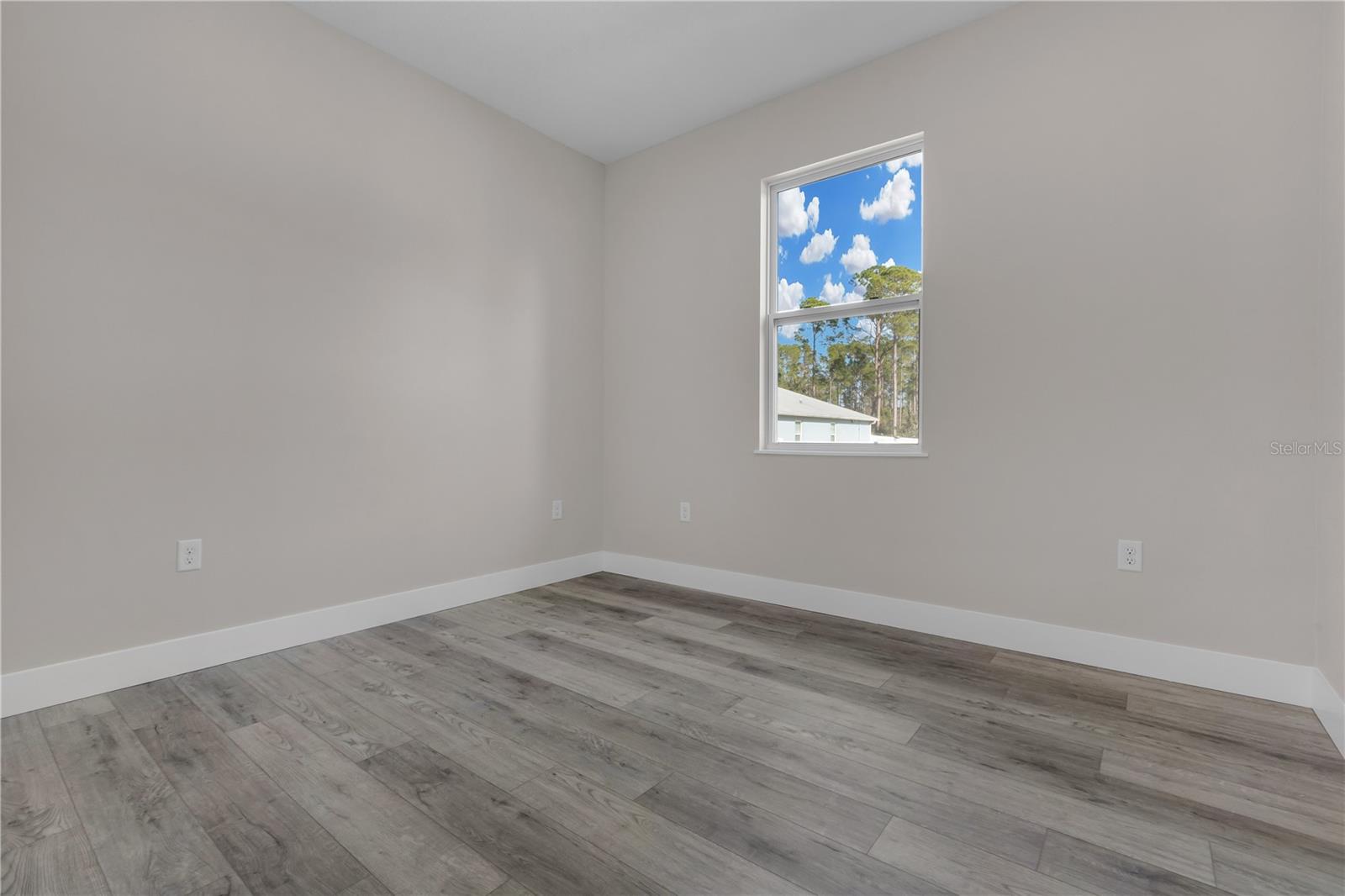 Image 17 of 21 For 1341 East Parkway