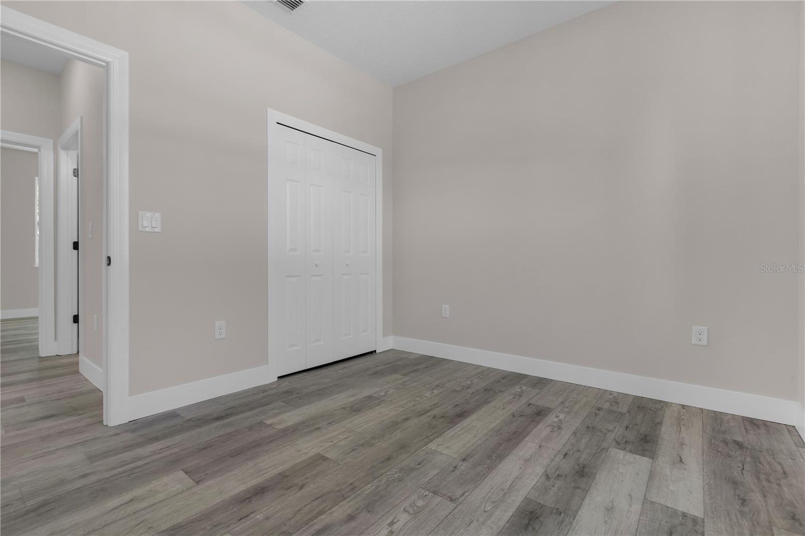 Image 18 of 21 For 1341 East Parkway