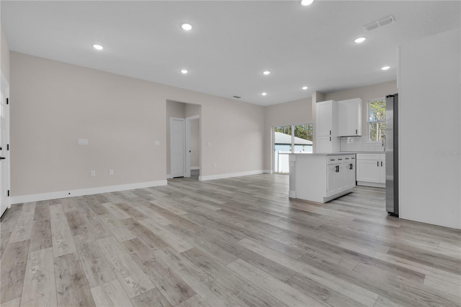 Image 3 of 21 For 1341 East Parkway