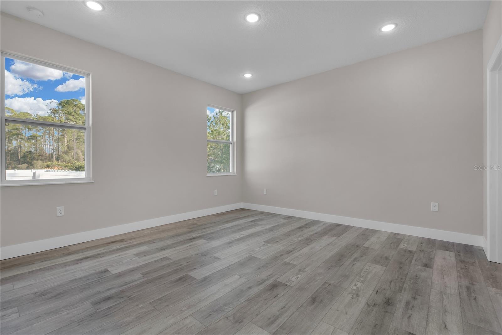Image 9 of 21 For 1341 East Parkway