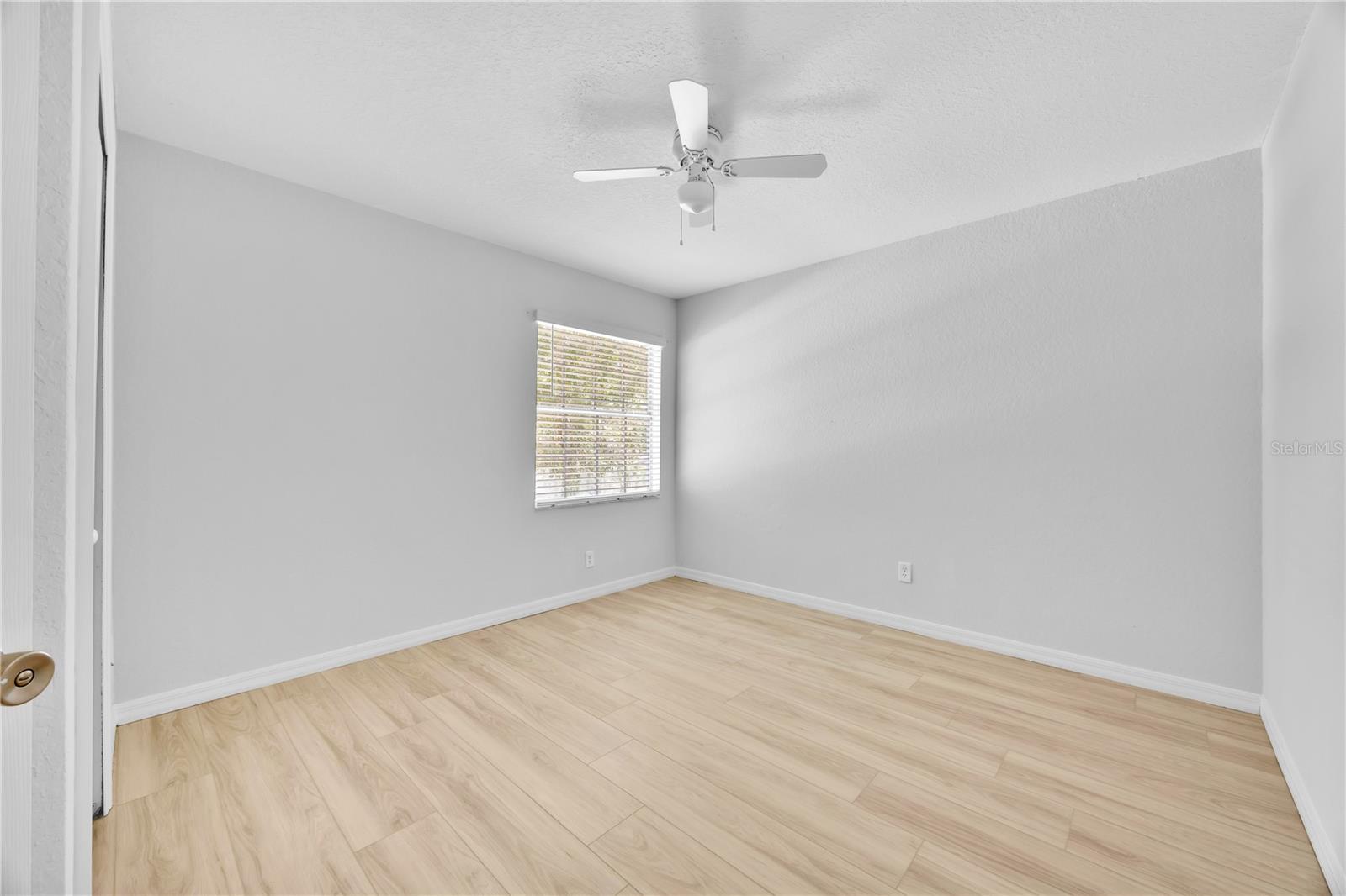 Image 17 of 25 For 164 Cork Way