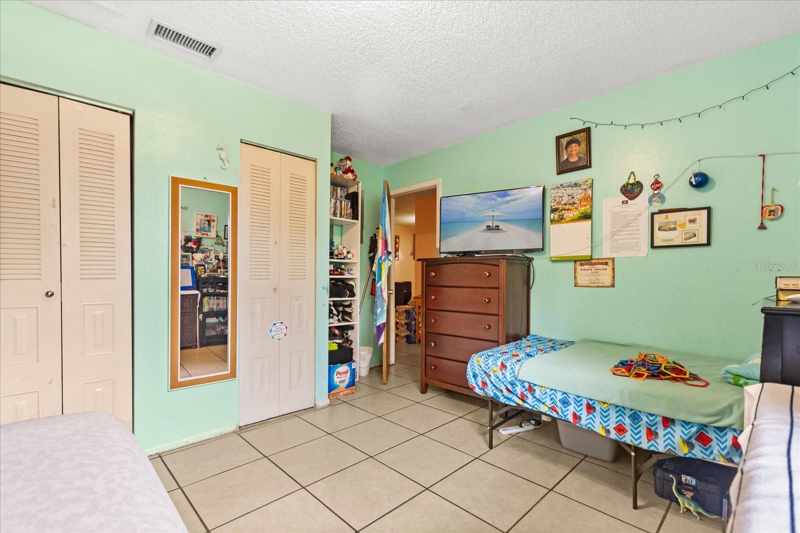 Image 18 of 50 For 2711 South Drive