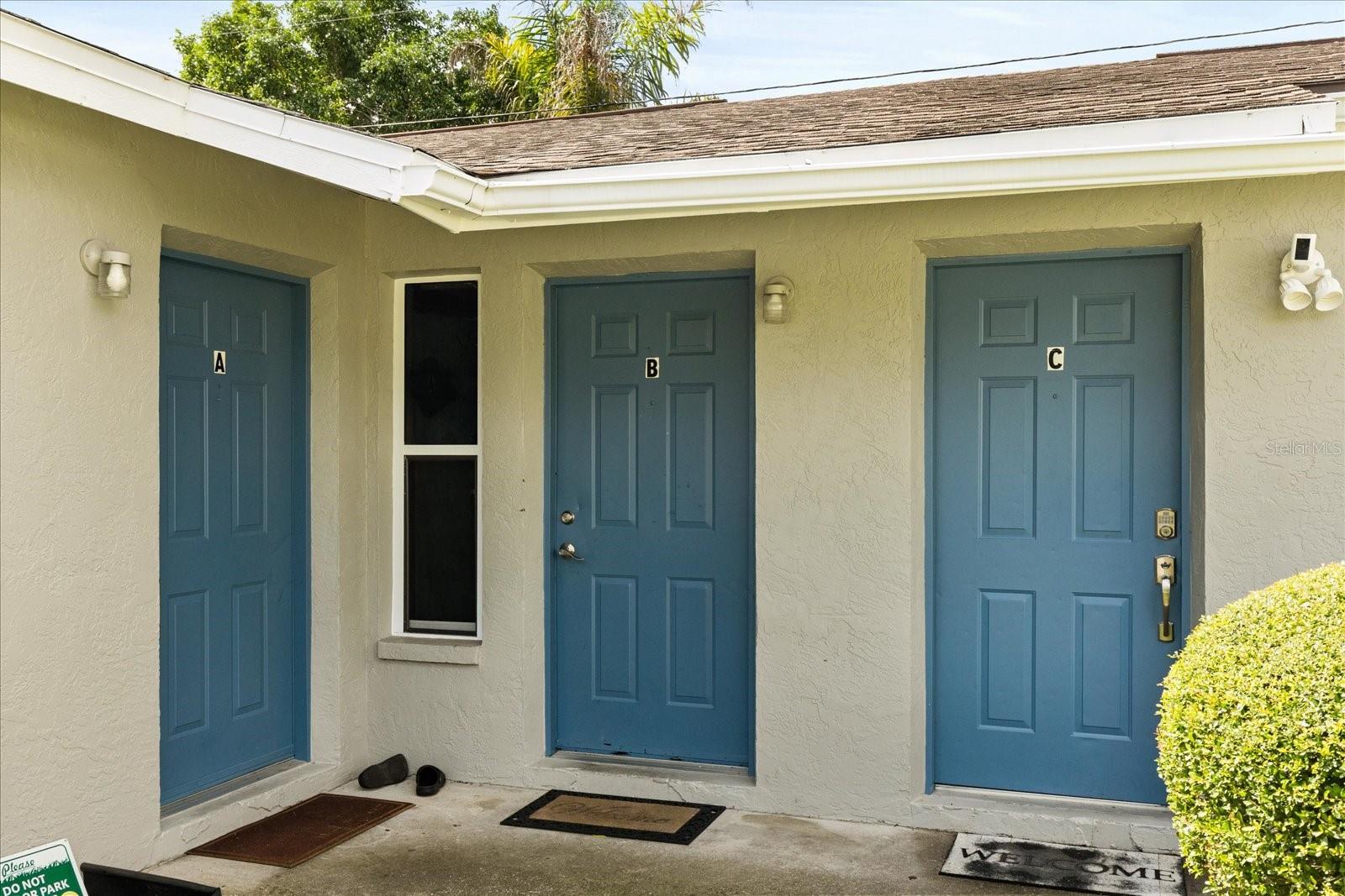 Image 3 of 50 For 2711 South Drive