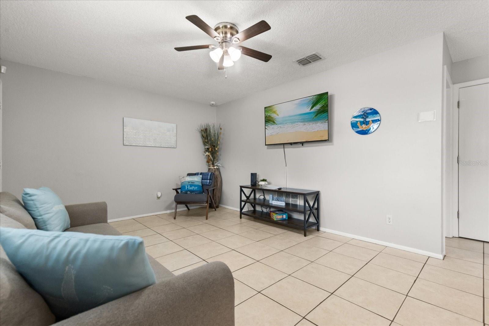 Image 6 of 50 For 2711 South Drive