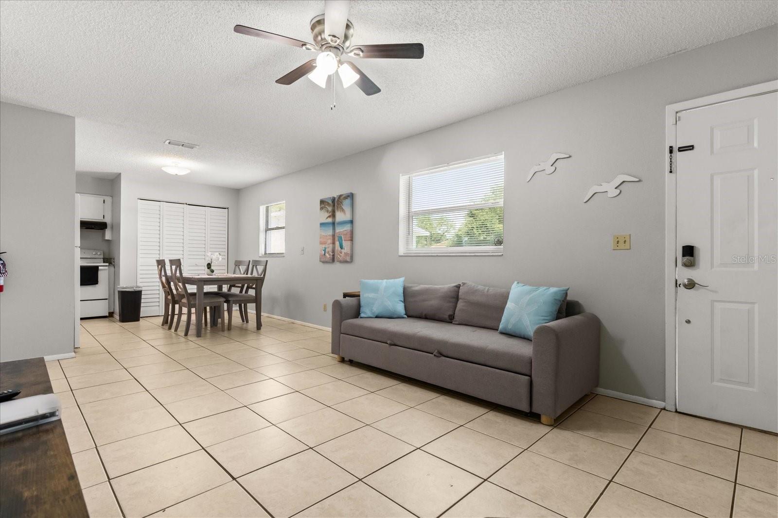Image 7 of 50 For 2711 South Drive