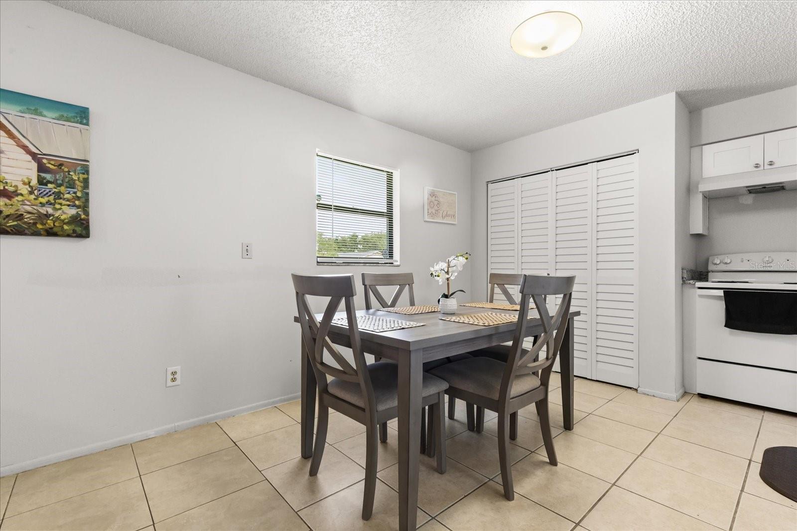 Image 9 of 50 For 2711 South Drive