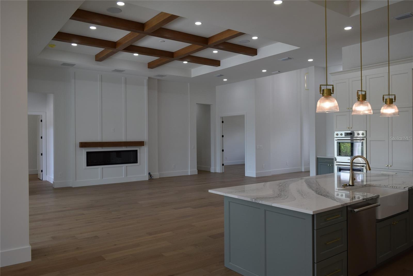 Image 15 of 89 For 502 Winter Garden Vineland Road R