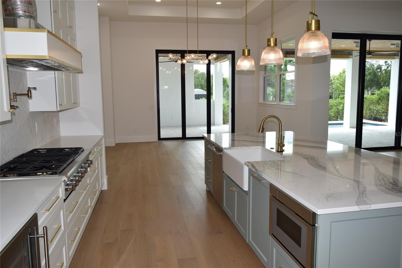 Image 21 of 89 For 502 Winter Garden Vineland Road R
