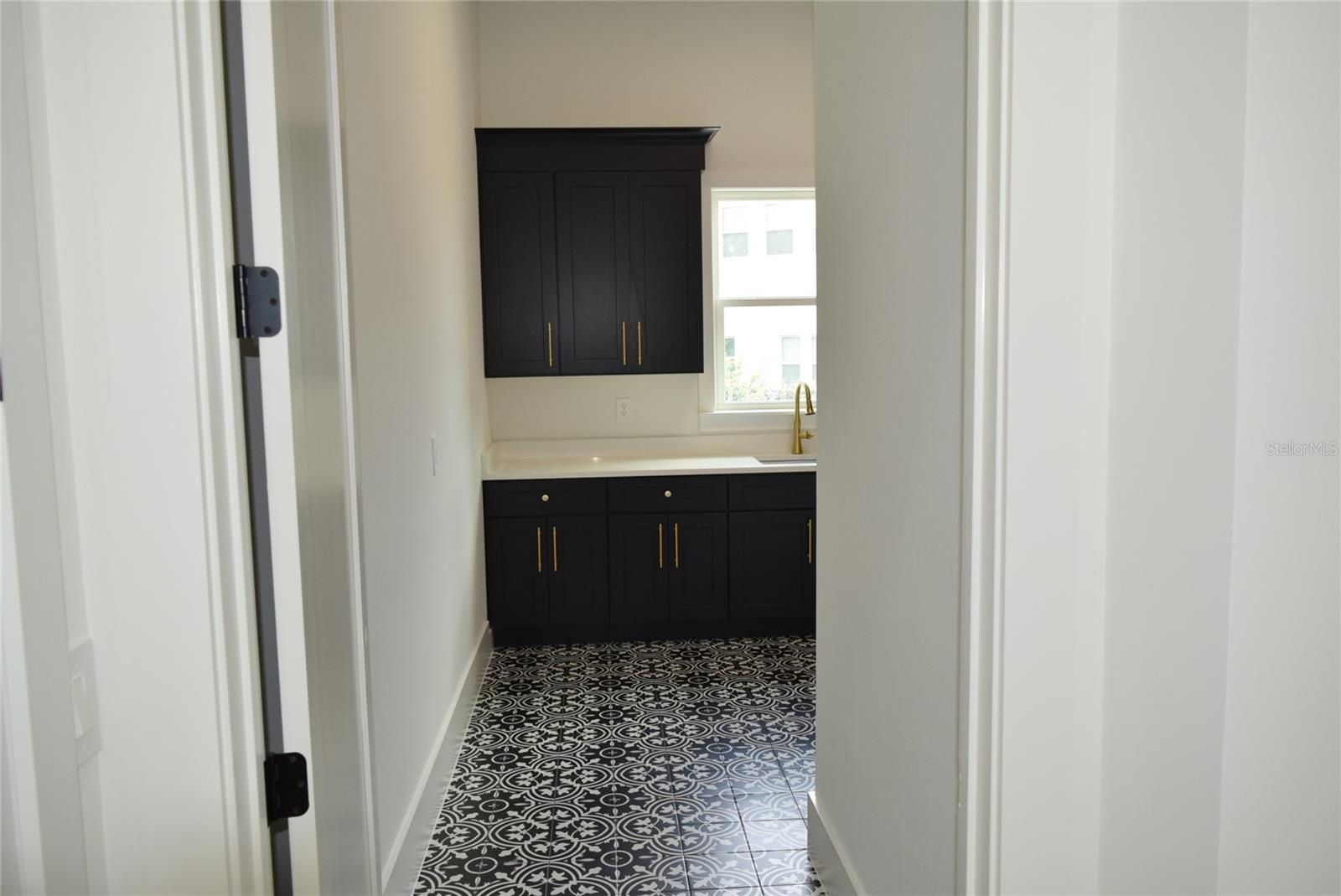 Image 25 of 89 For 502 Winter Garden Vineland Road R