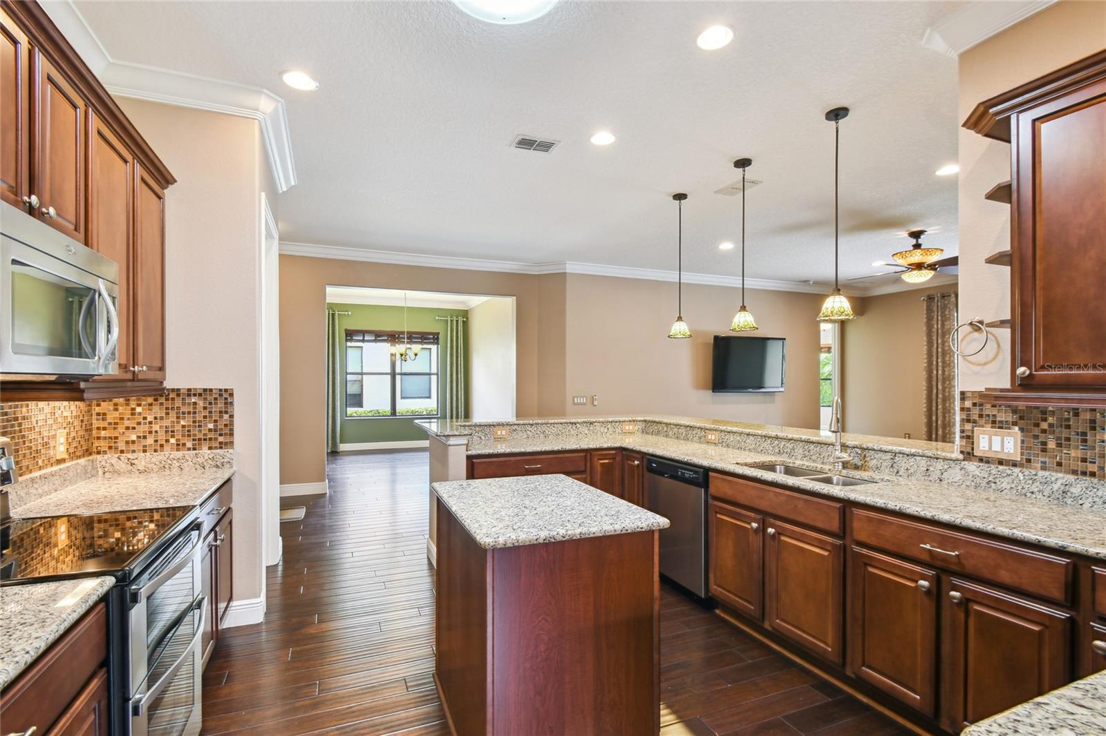 Image 12 of 72 For 448 Fountain Valley Ln