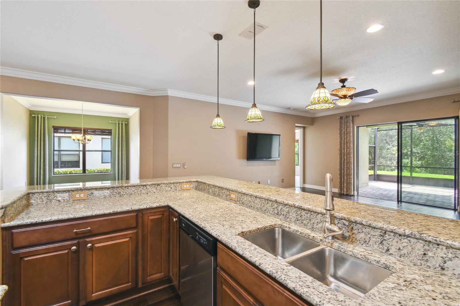Image 19 of 72 For 448 Fountain Valley Ln