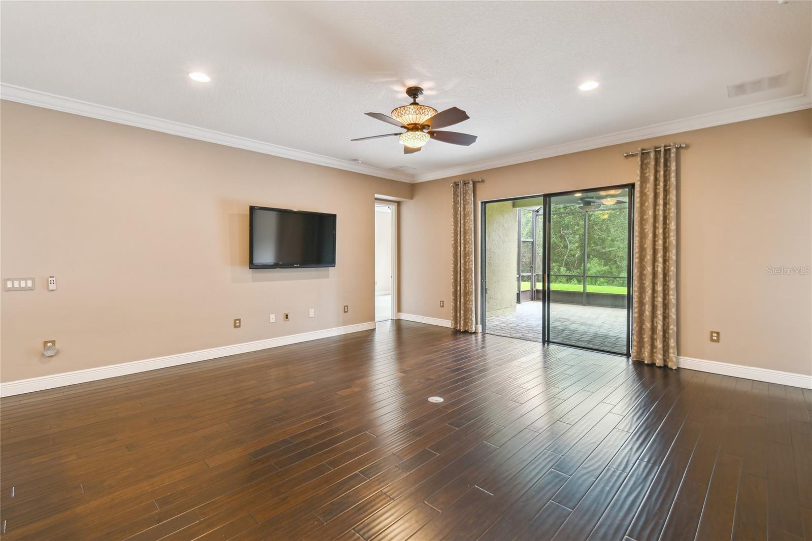 Image 4 of 72 For 448 Fountain Valley Ln