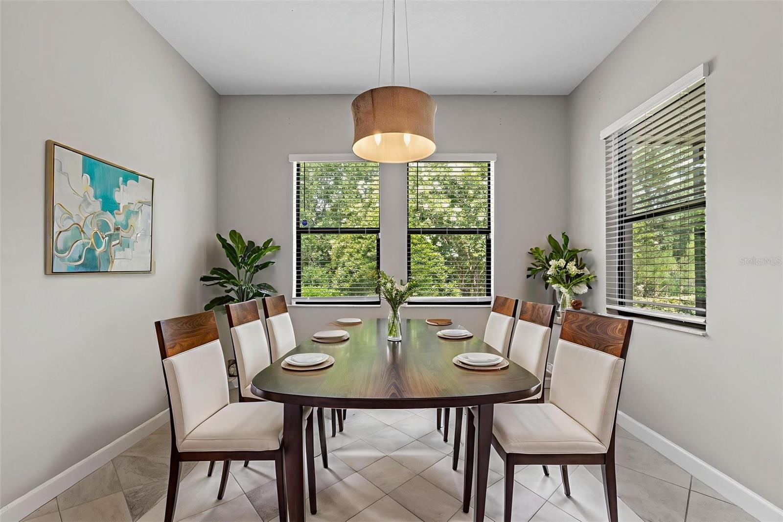 Listing photo id 9 for 2877 Hillard Drive