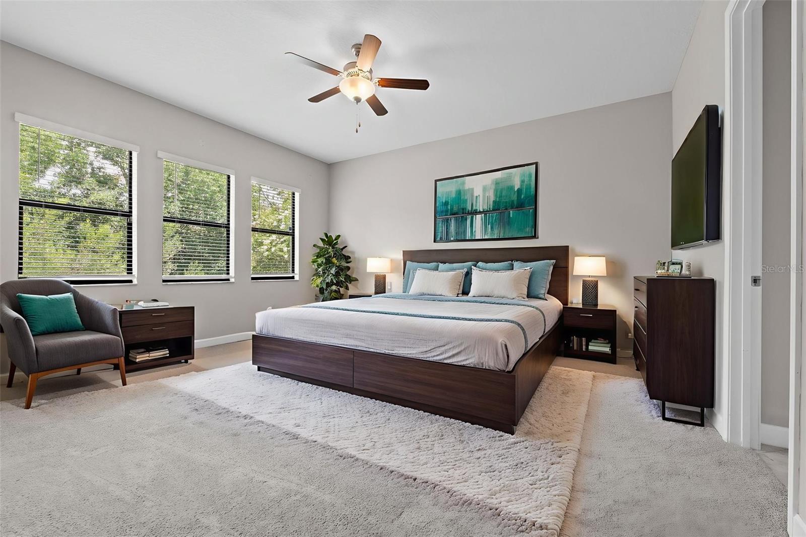 Listing photo id 11 for 2877 Hillard Drive