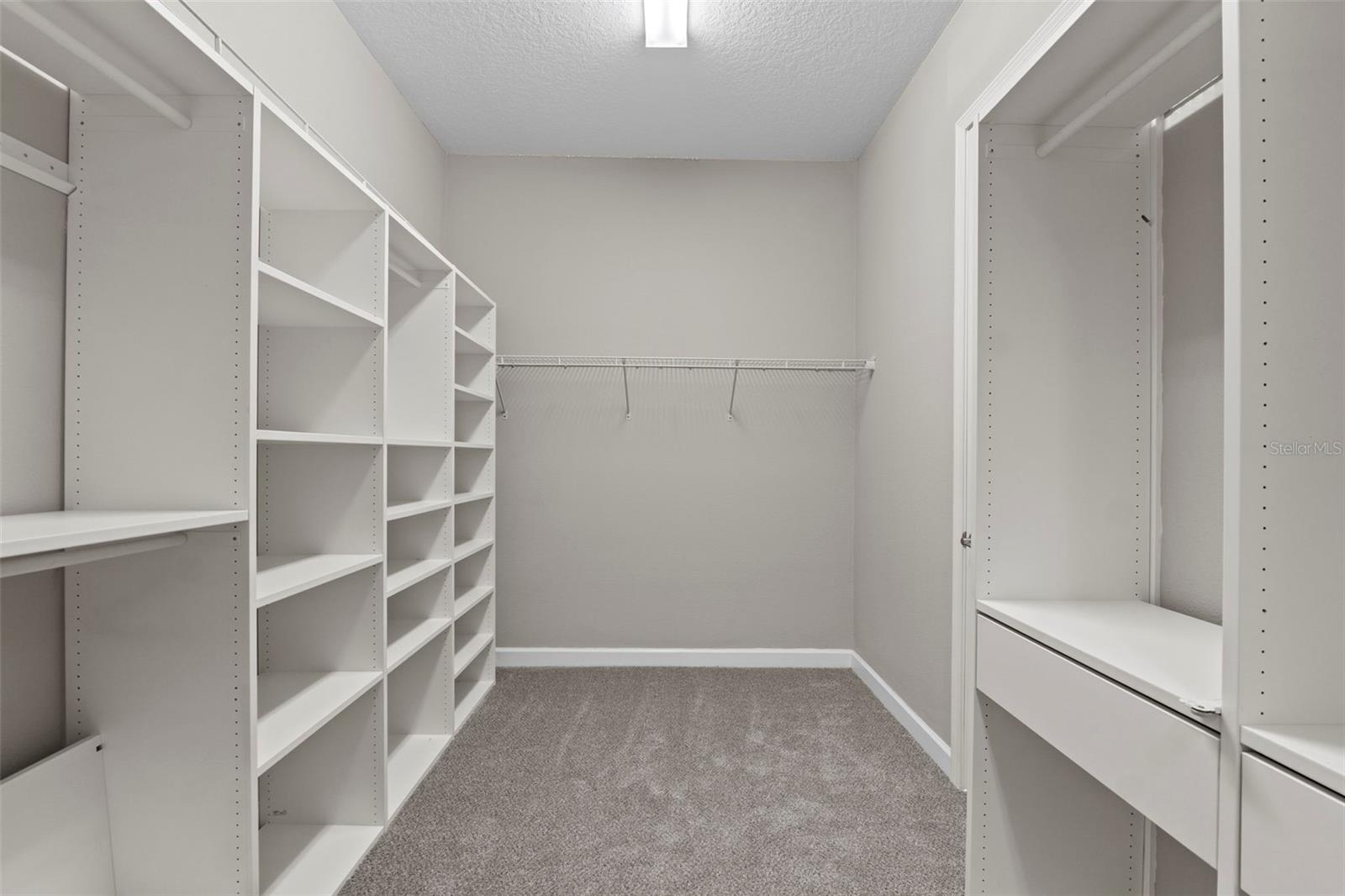 Listing photo id 16 for 2877 Hillard Drive