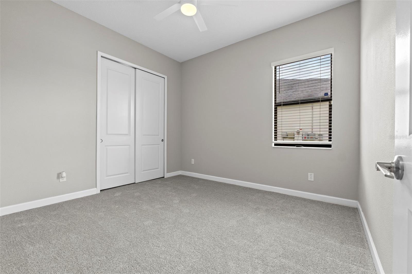 Listing photo id 17 for 2877 Hillard Drive